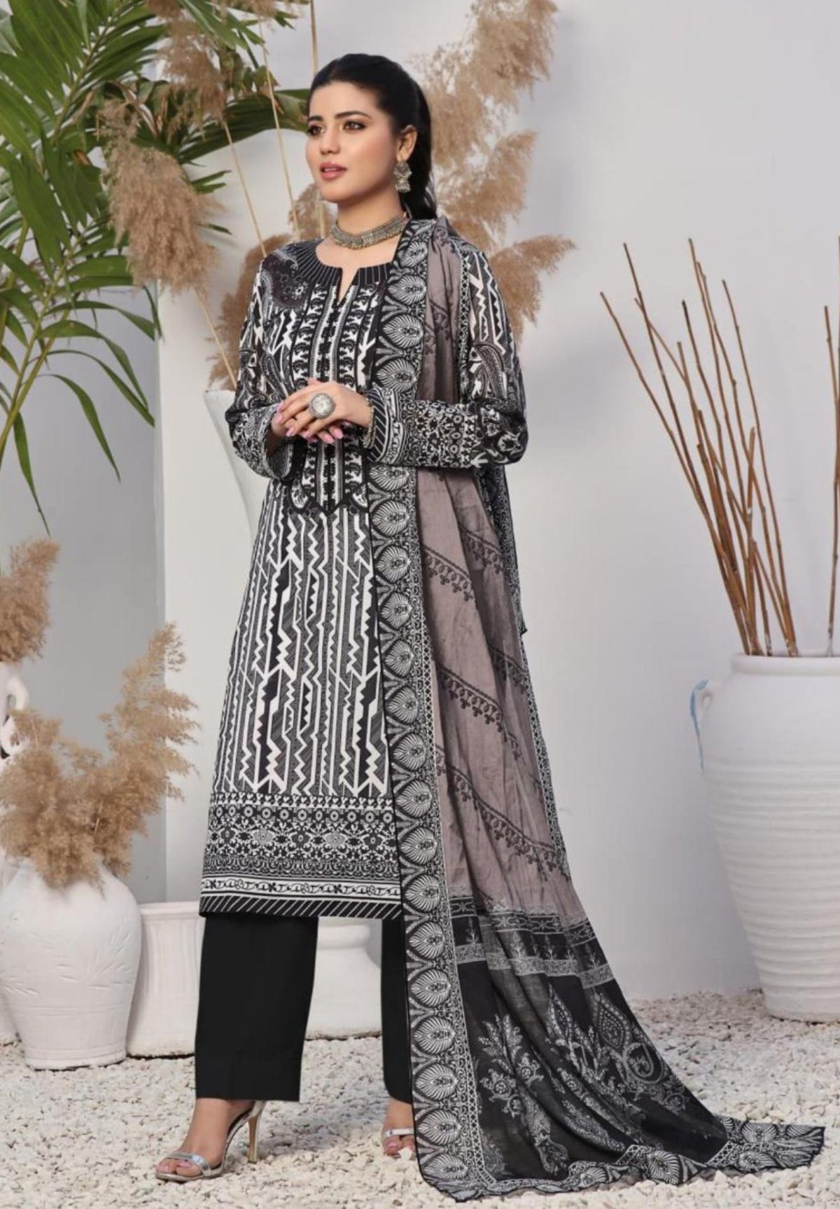 Monochrome – Maryam’s Summer Black & White Luxury Prints – AB-03-24