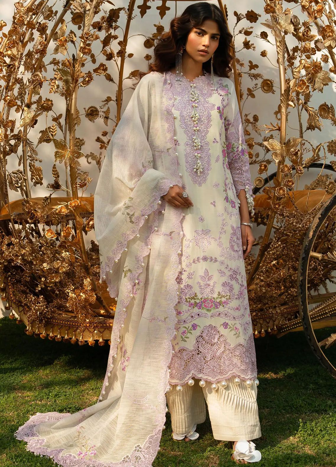 Sana Safinaz Embroidered Lawn Suits Unstitched 3 Piece SS24UL 4B